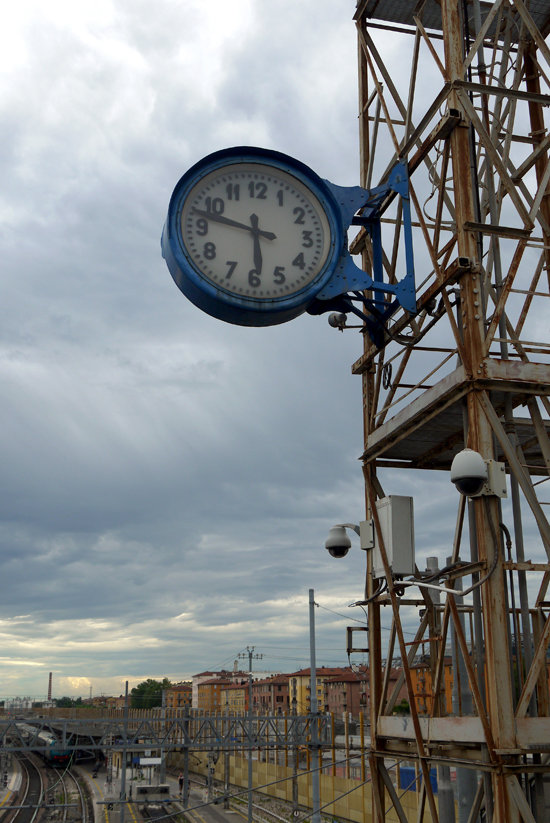 Bologna, railway station clock, juil. 2014 Bologna, railway station clock