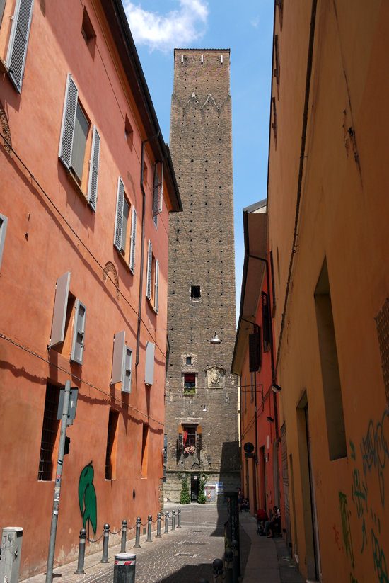 Bologna medieval tower, juil. 2014 Bologna, medieval tower
