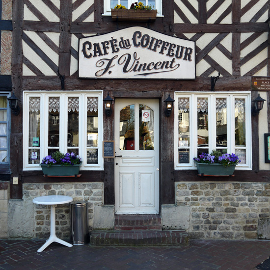 Normandie, Café de Beuvron en Auge, mar. 2014 Normandie, Café de Beuvron en Auge