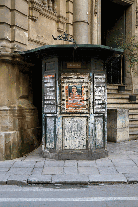 Palermo, abandonned kiosk at Quattro Canti, oct. 2015 Palermo, abandonned kiosk at Quattro Canti