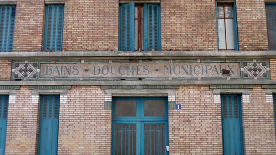 Typographies parisiennes, Bains publics, Laumière, avr. 2015 Typographies parisiennes, Bains publics, Laumière